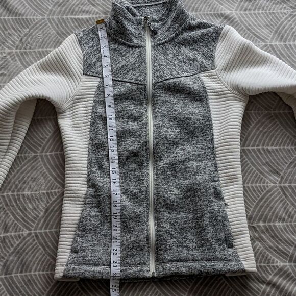 THE NORTH FACE two tone grey and white fleece lined jacket zip pull Small B1 - Picture 5 of 10